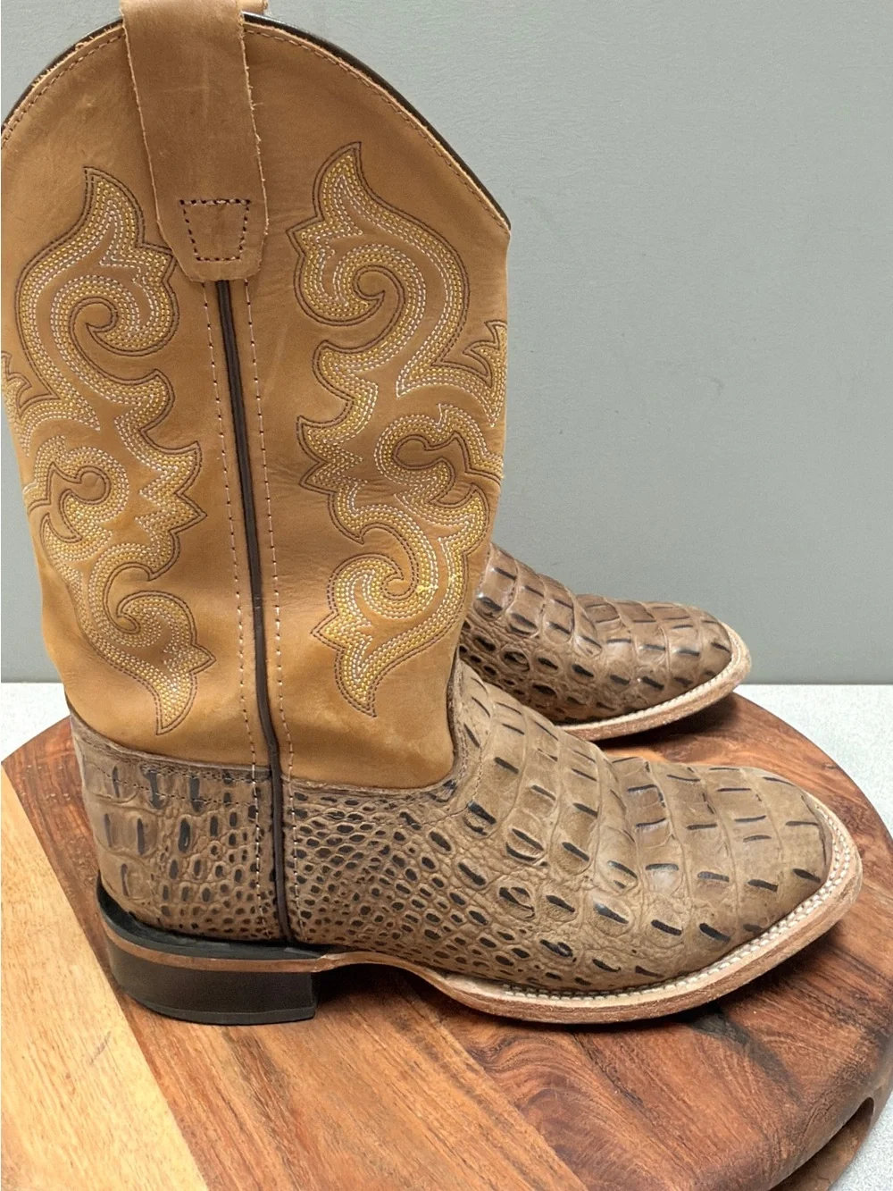 Old West Youth/Big‎ kid Faux Hornback Gator Print Boots will fit Women’s 6.5-7